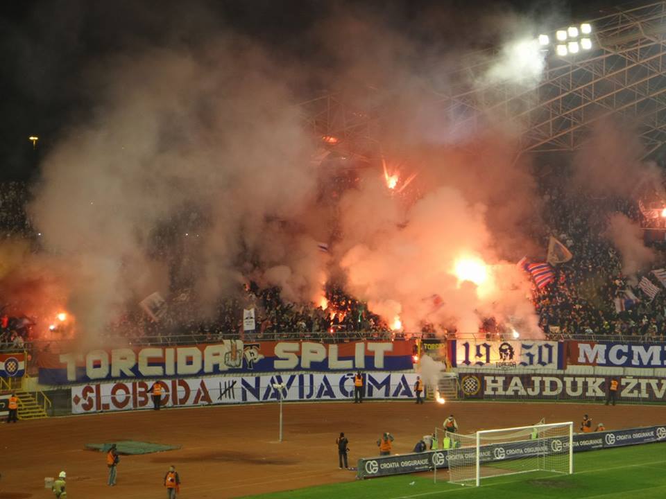 Ultras World - Hajduk Split vs Dinamo Zagreb 2000/2001