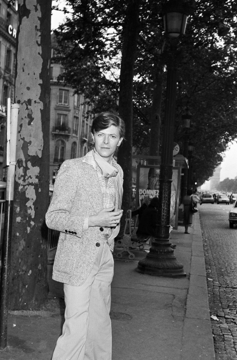 1. DAVID BOWIE PARIS 1977.jpg