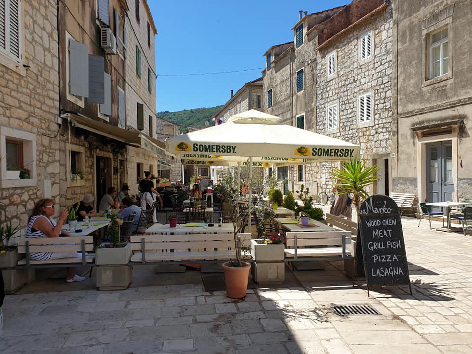 stari-grad-hvar-walk (16).jpg