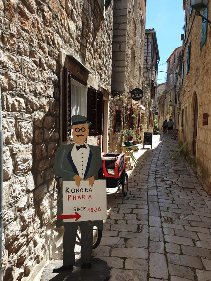 stari-grad-hvar-walk (9).jpg