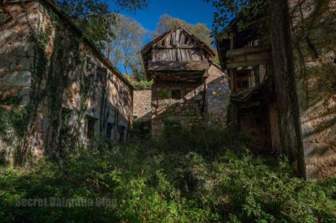 The ghost village of Popovici - Secret Dalmatia