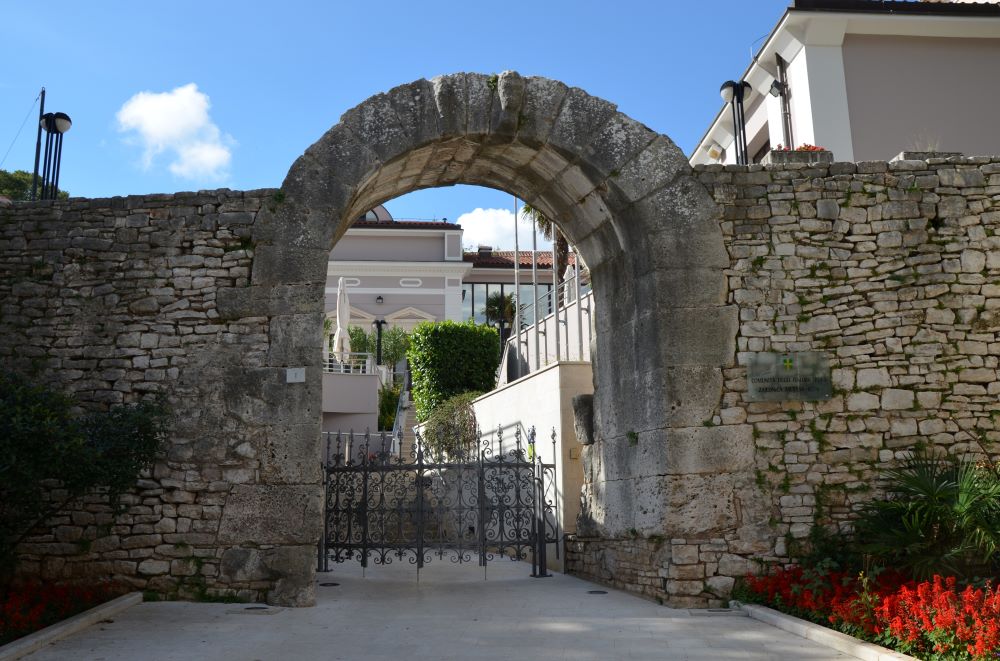 Gate of Hercules, Pula (Herculova vrata). © Carole Raddato.