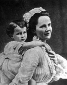 Queen Elizabeth of Romania, with her daughter Maria