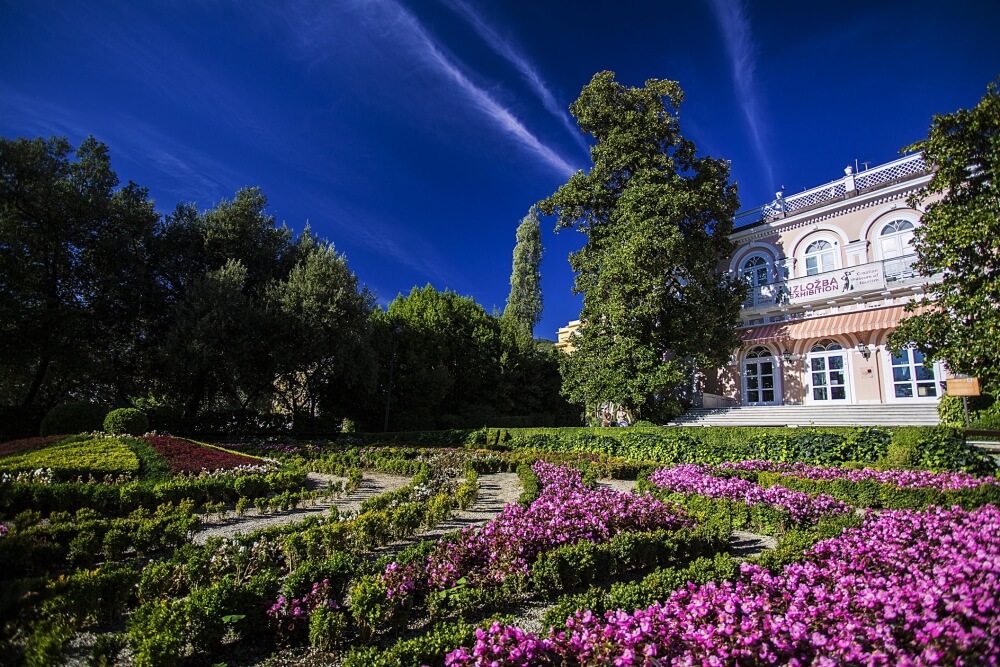 Villa Angiolina today houses the Croatian Museum of Tourism.