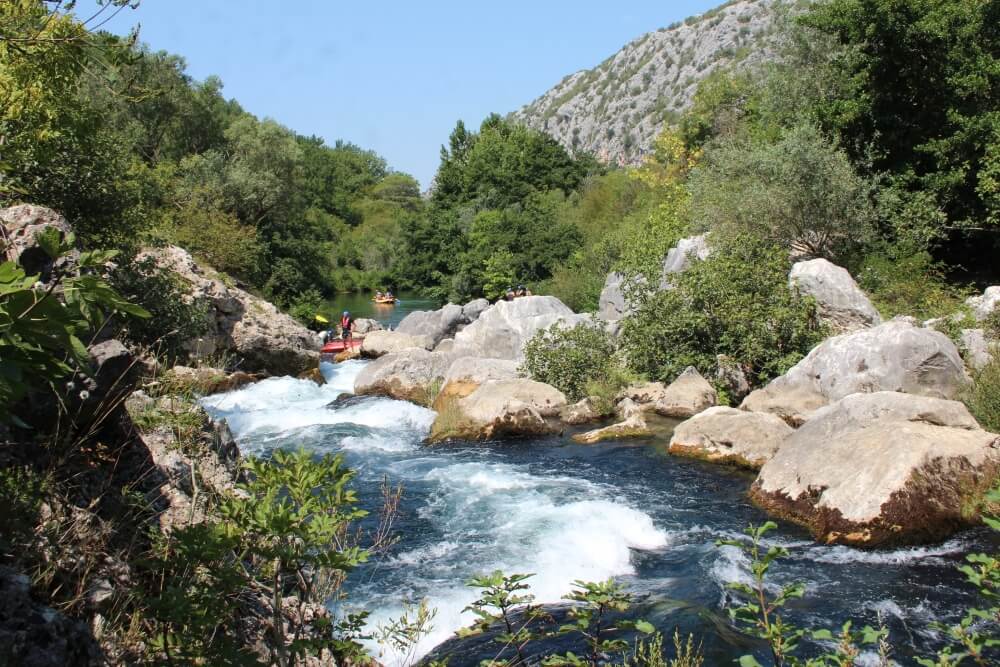 White water rafting on the Cetina river. © Marc Rowlands.