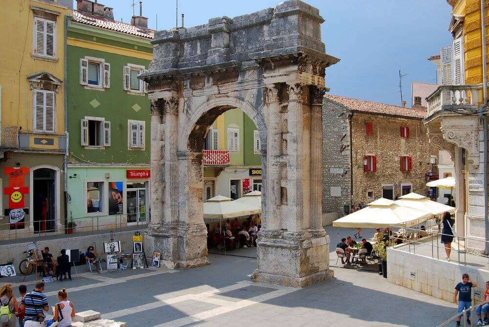 The Arch of the Sergii