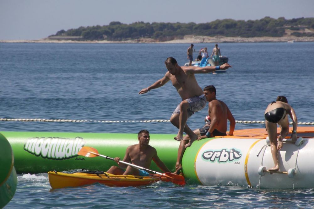 Swimmers near Stinjan, Pula. © Dusko Marusic / PIXSELL.