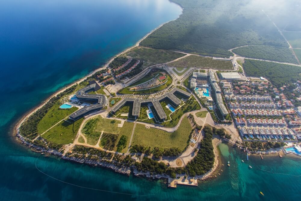 From above, the Falkensteiner Resort Punta Skala