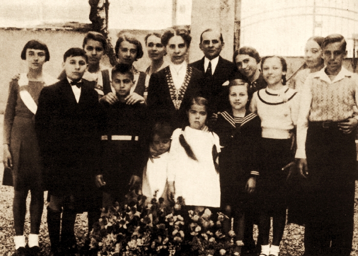 later picture of Ivana Brlić-Mažuranić and family