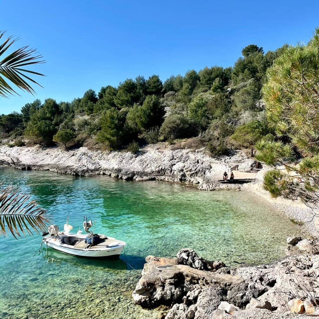 Tatinja bay, Okrug Gornji