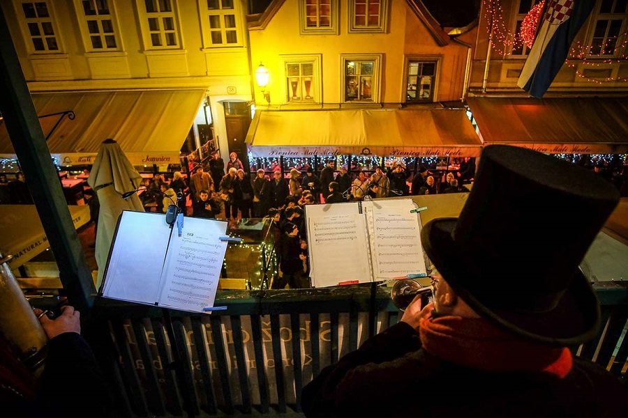 Koncerti_s_božićnih_balkona_2015_-_S._Kaštelan.jpg