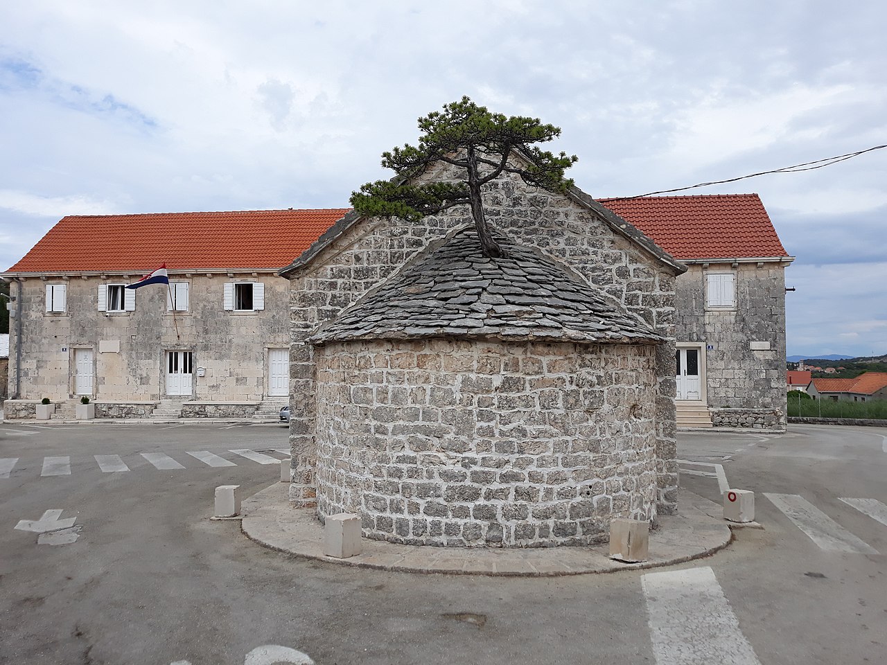 Church_of_St._Peter_in_Nerežišća_20210719_01.jpg