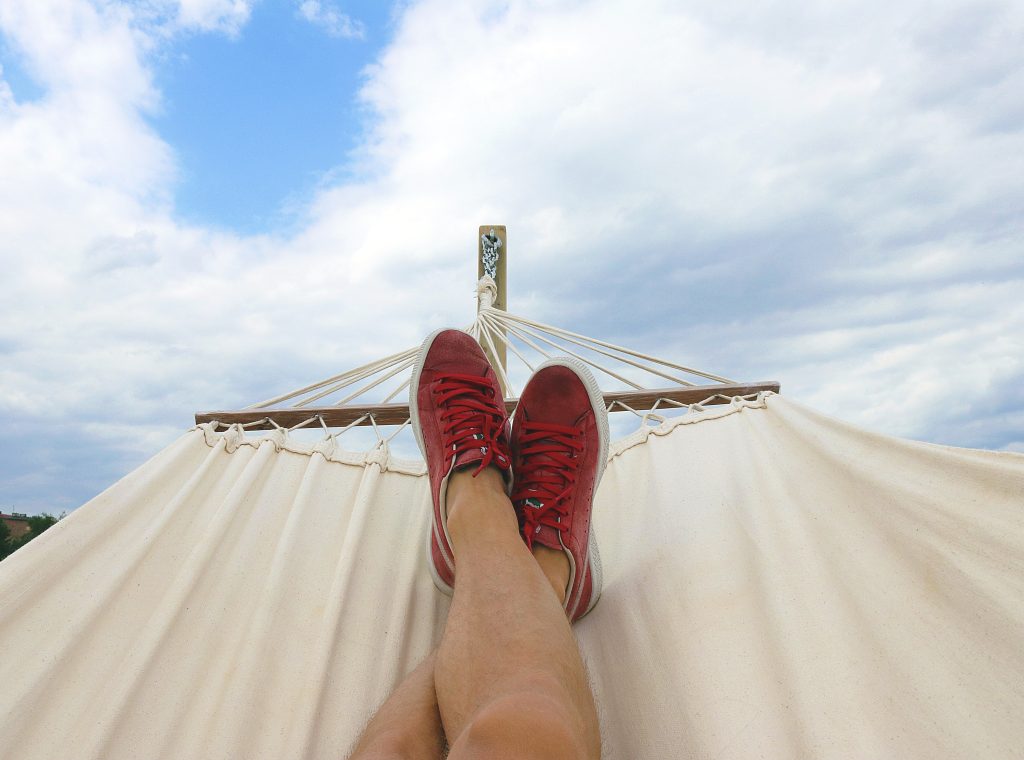 42 percent Croats cannot afford a week's vacation - image of hammock