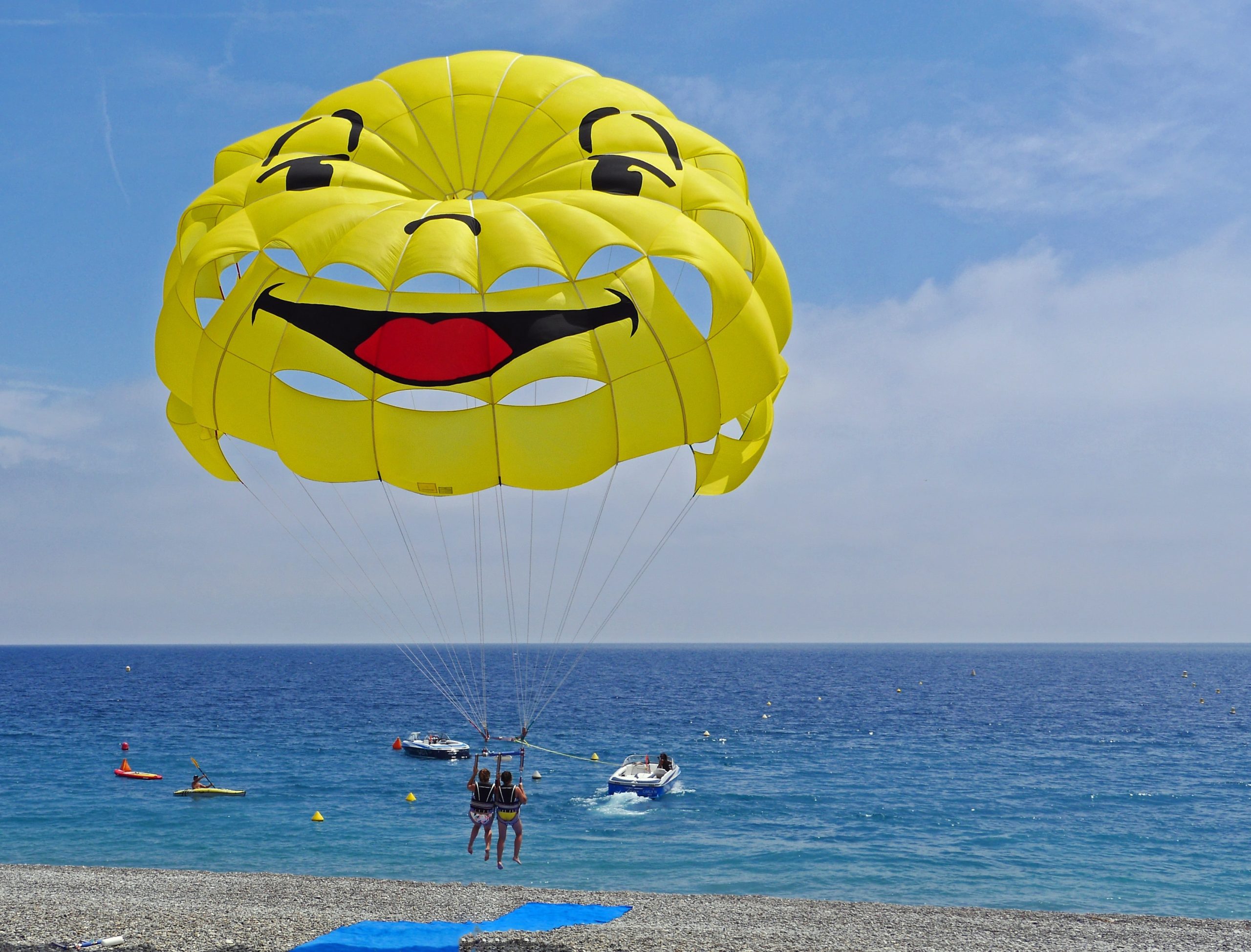 Day trips from Zagreb to the beach - image of two people paragliding