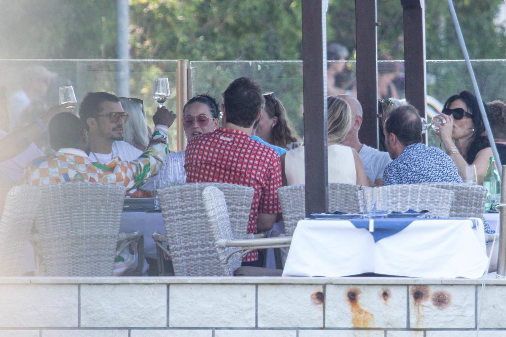 celebrities love croatia - Jeff Bezos, Katy Perry, Orlando Bloom, Usher having lunch