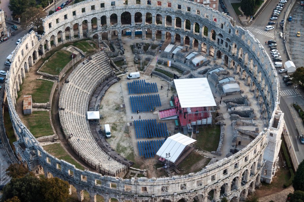 bryan adams pula arena