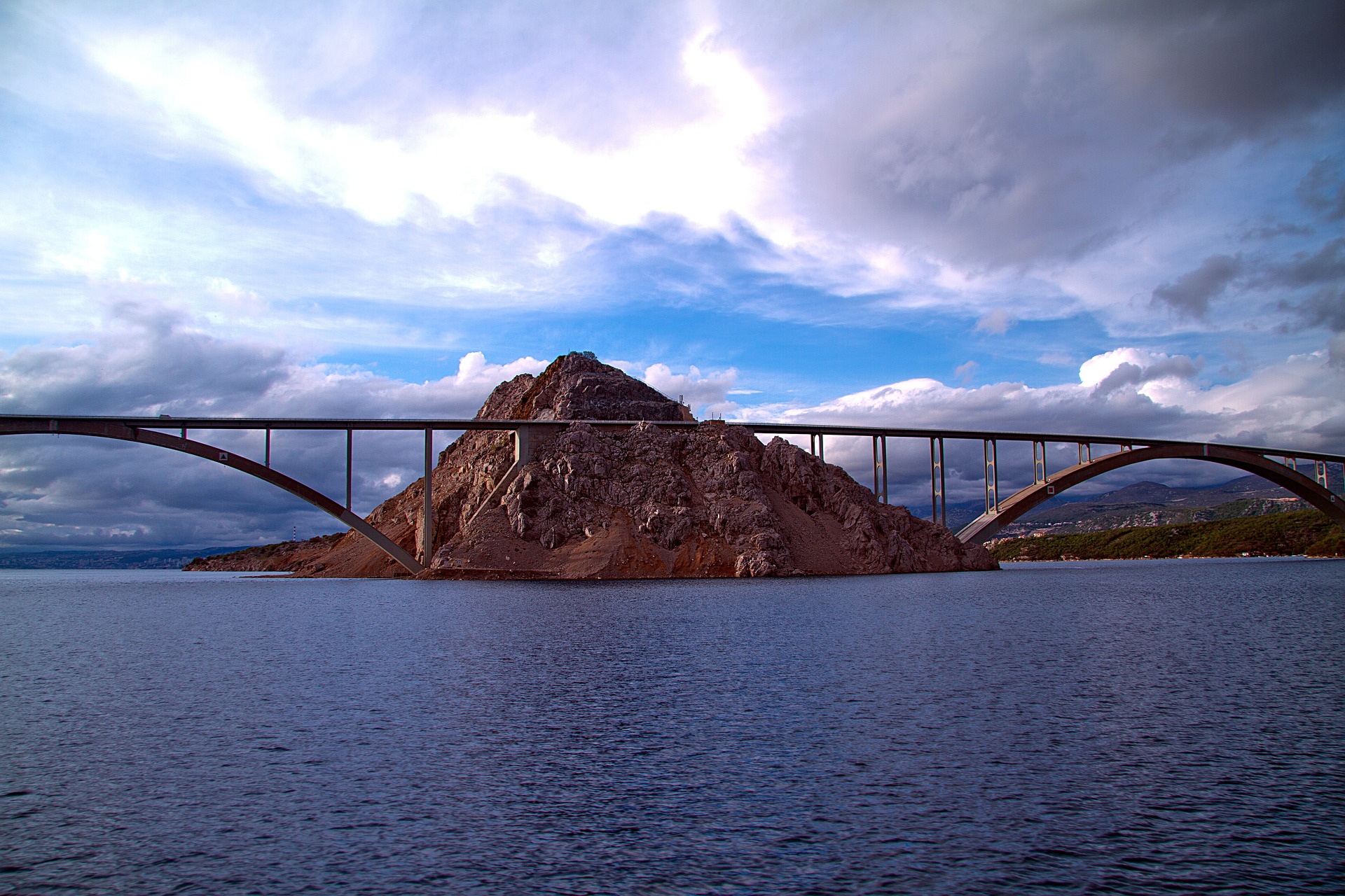 armed guards krk bridge