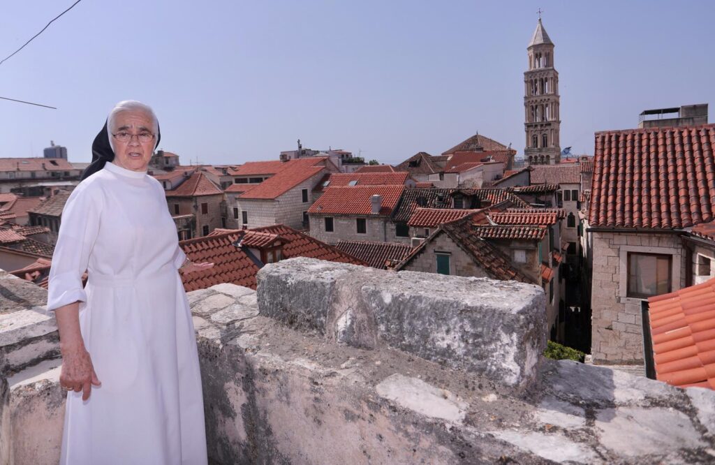 smallest churches split